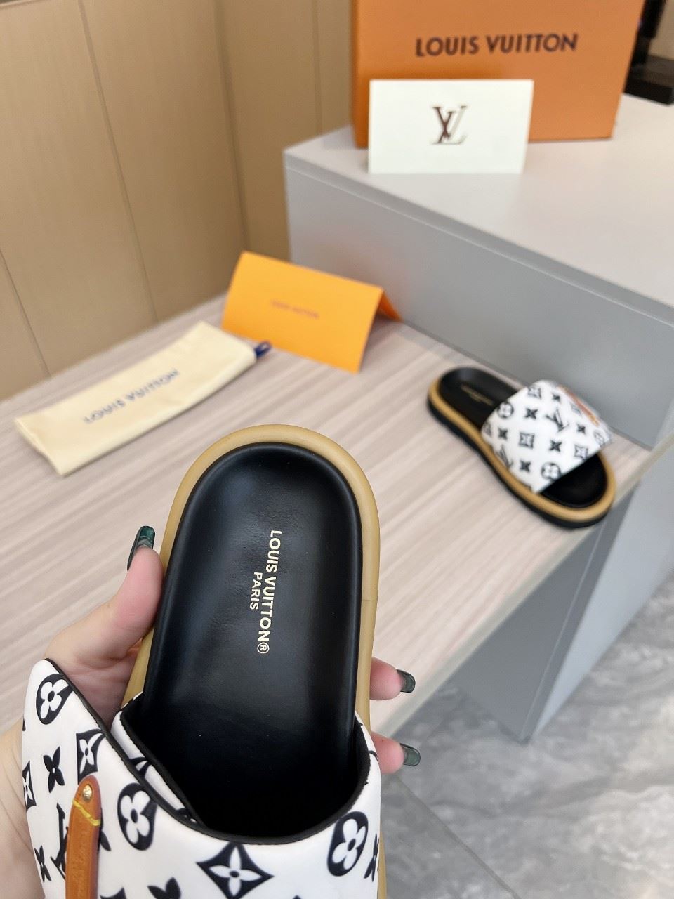 Louis Vuitton Slippers